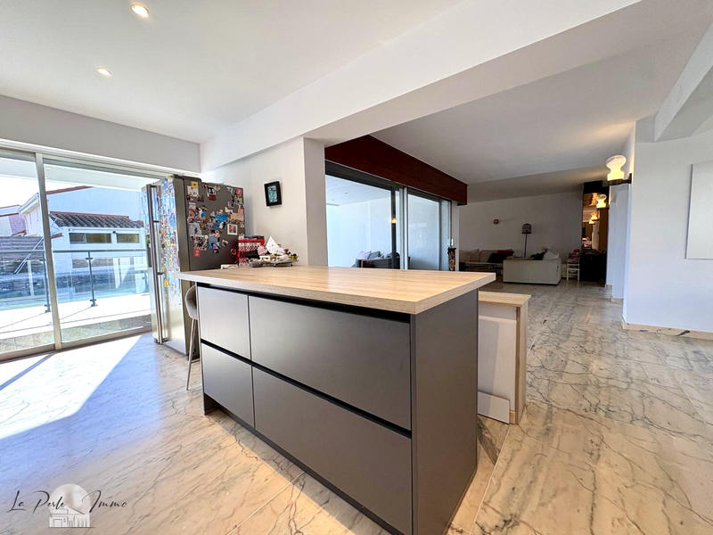 Villa - 300 m² - 7 pièces