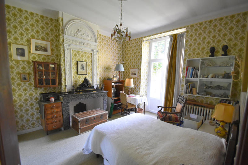 Maison - 300 m² - 8 pièces