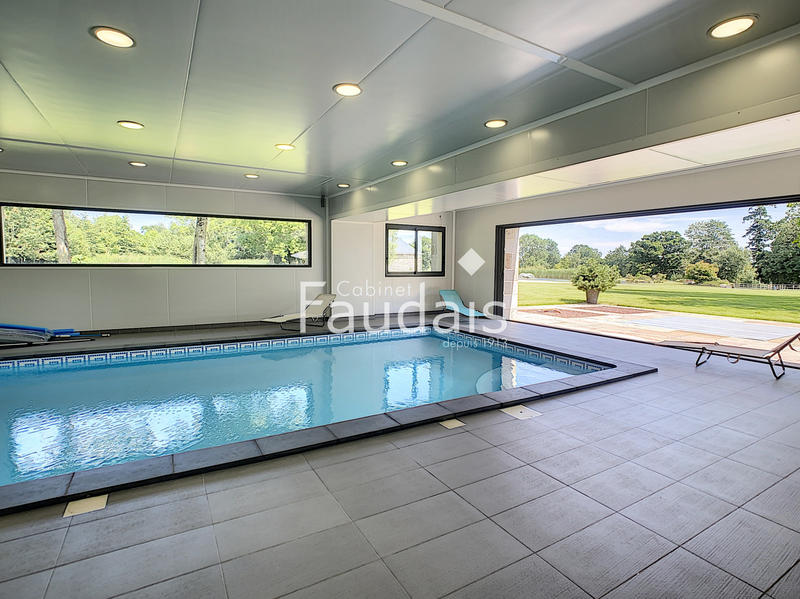 Propriété - 450 m² - 10 pièces