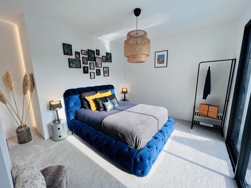 Maison - 201 m² - 8 pièces