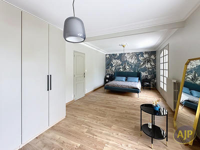 Maison - 262 m² - 8 pièces