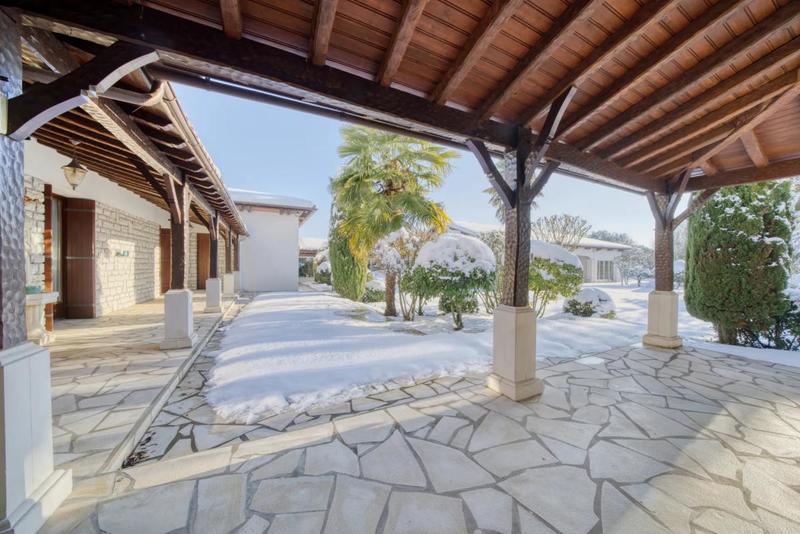 Propriété - 600 m² - 11 pièces