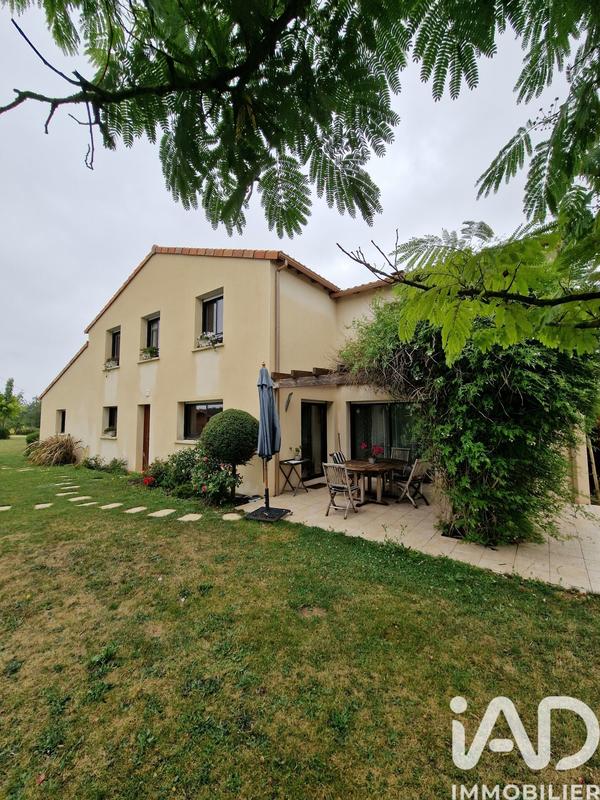 Maison - 242 m² - 10 pièces