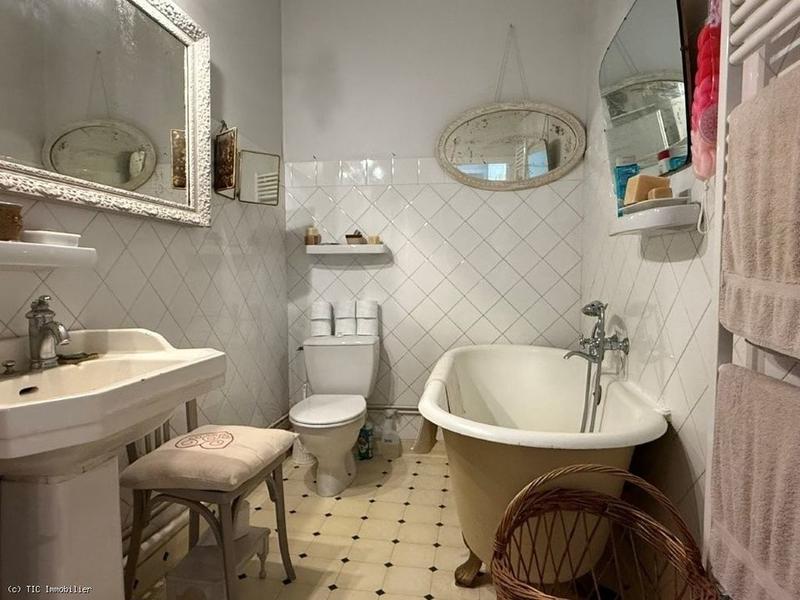 Maison - 230 m² - 8 pièces