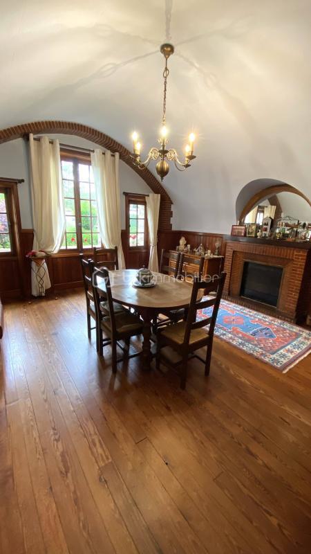 Demeure - 235 m² - 8 pièces