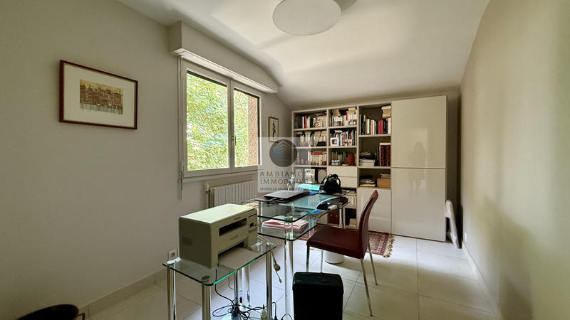 Maison - 220 m² - 8 pièces