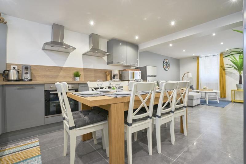 Maison - 145 m² - 9 pièces