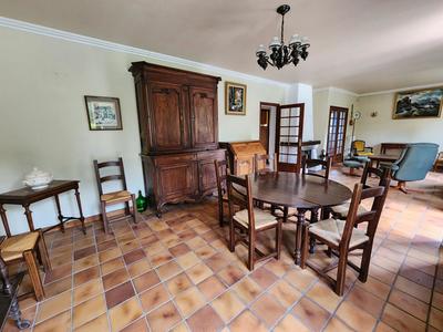 Maison - 216 m² - 7 pièces