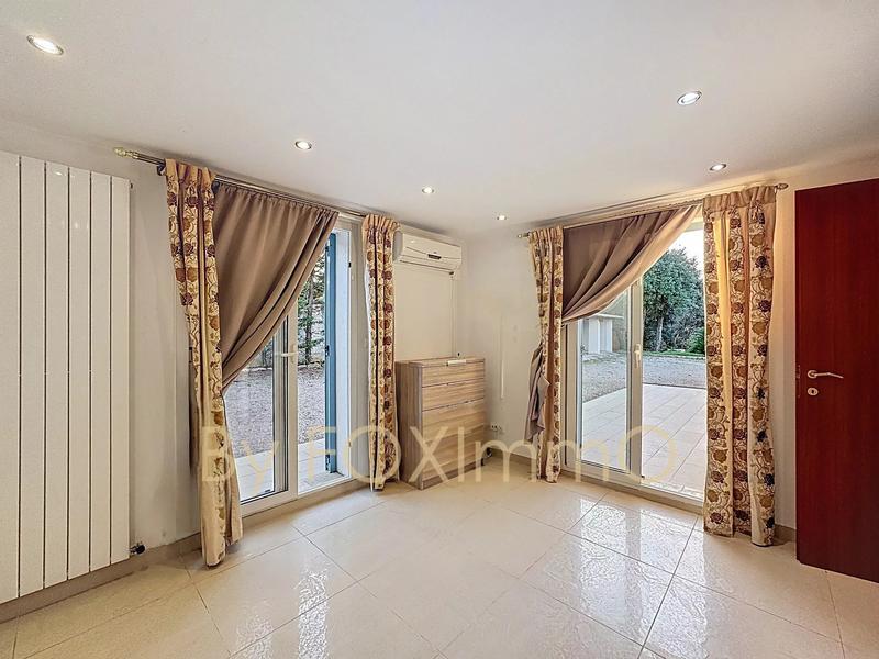 Propriété - 344 m² - 7 pièces