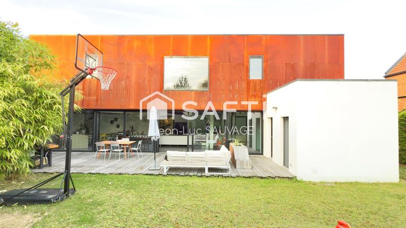 Maison - 210 m² - 5 pièces