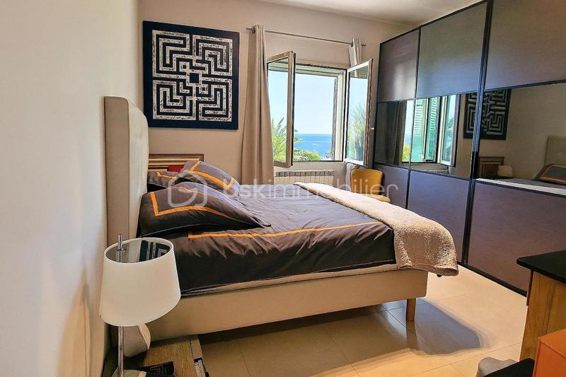 Maison traditionnelle - 241 m² - 6 pièces