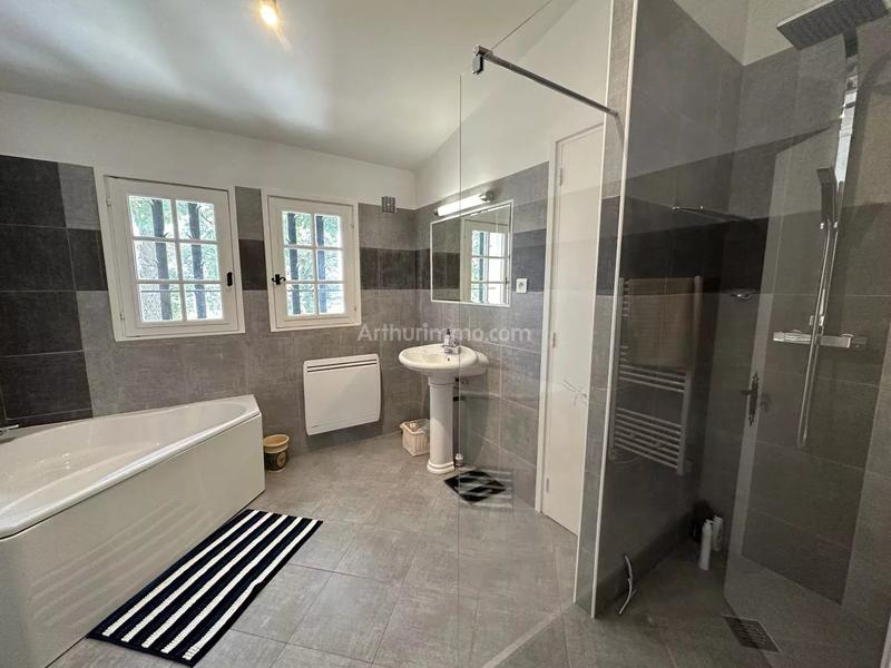 Maison - 221 m² - 6 pièces