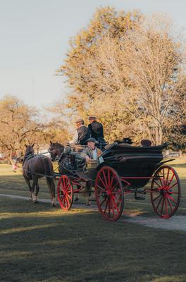 La Calèche de Noël accompagnée du Père Noël