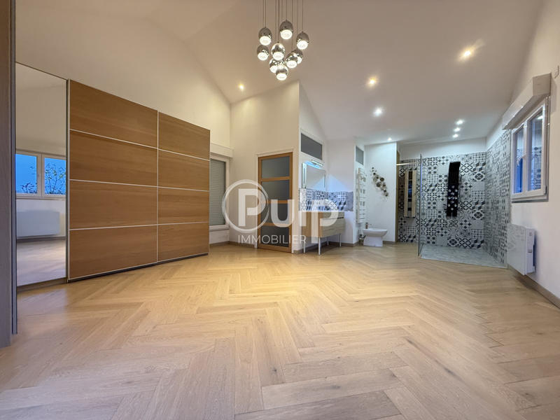 Pavillon - 130 m² - 5 pièces