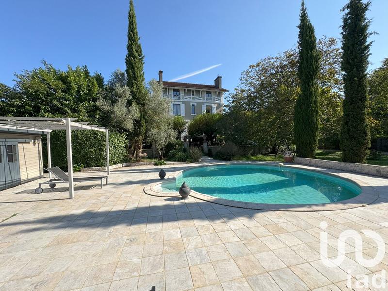 Maison - 347 m² - 10 pièces