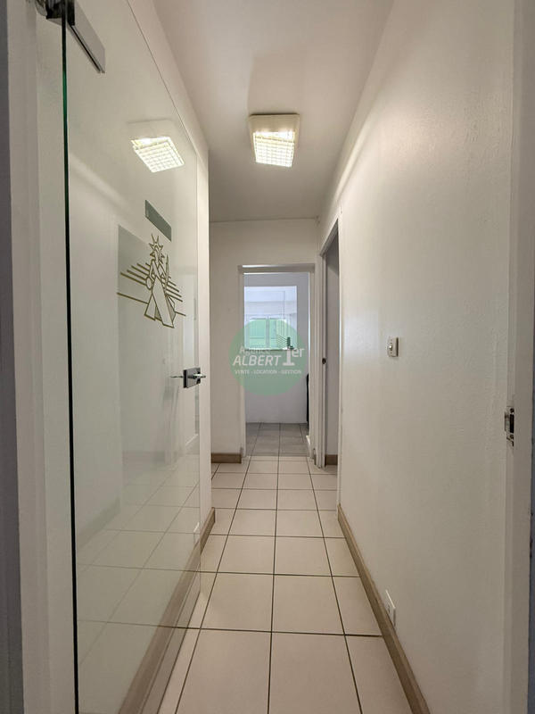 Local d'activités - 98 m²