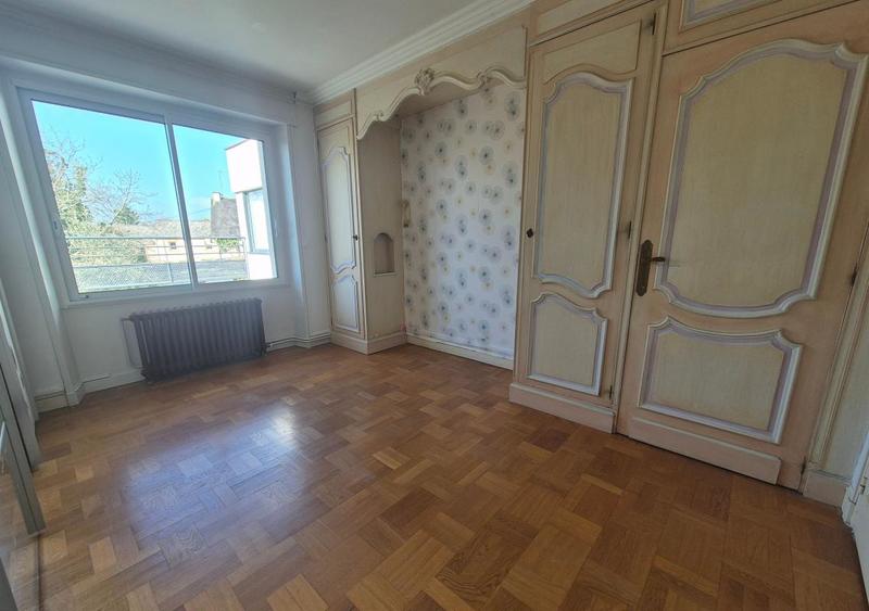 Maison - 240 m² - 9 pièces