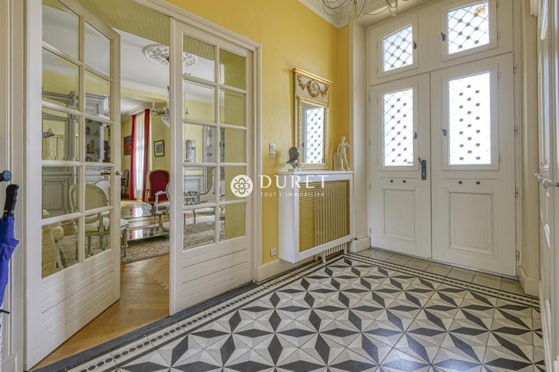 Maison - 214 m² - 10 pièces