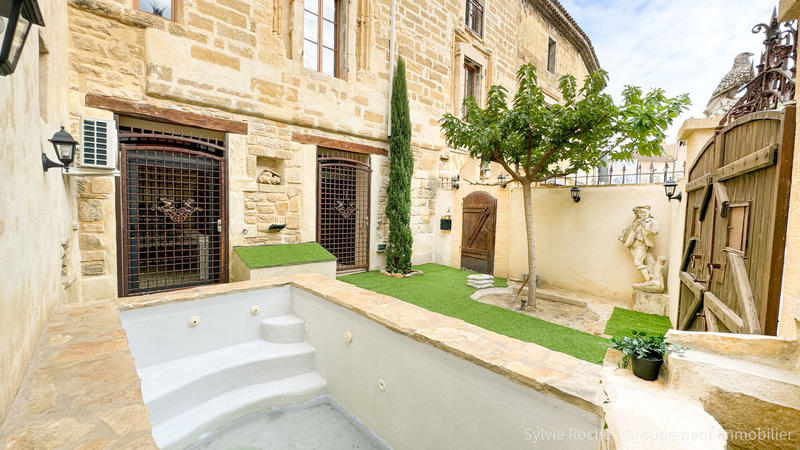 Propriété - 402 m² - 8 pièces