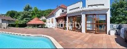 Villa - 241 m² - 8 pièces