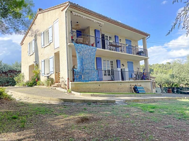 Maison - 176 m² - 9 pièces