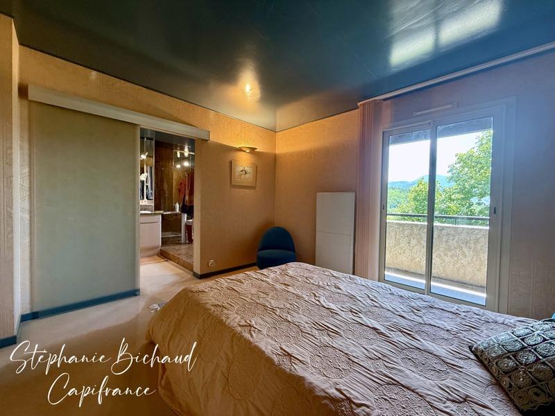 Maison - 212 m² - 7 pièces