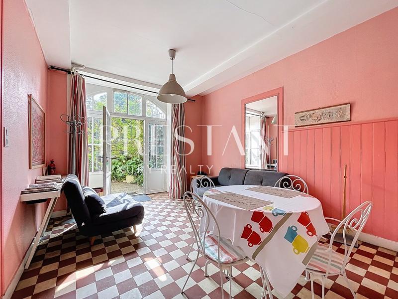 Maison - 280 m² - 9 pièces