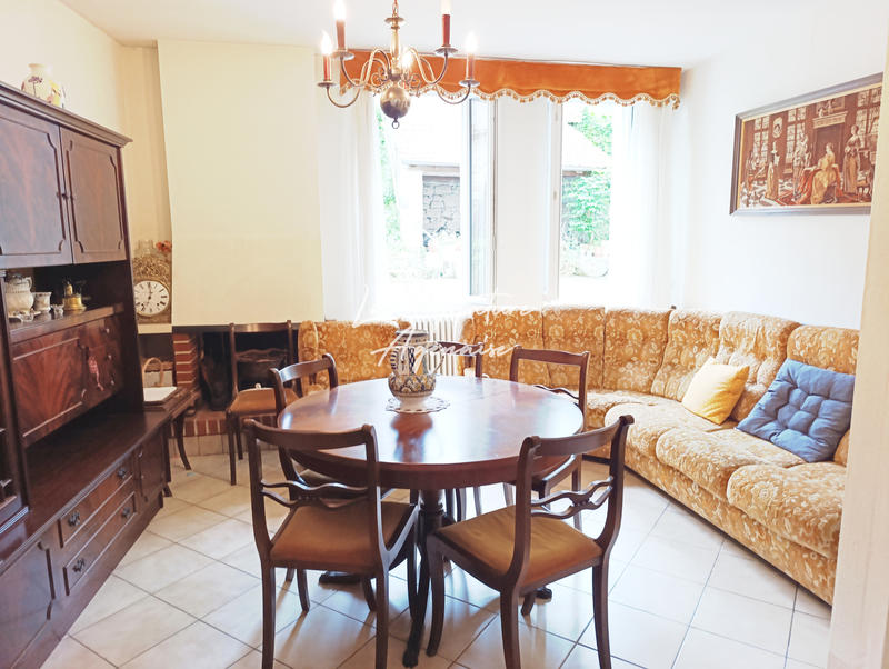 Maison - 248 m² - 8 pièces