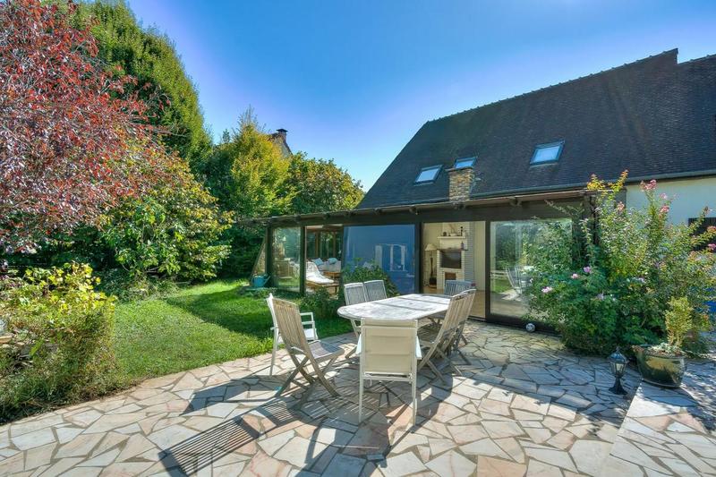 Maison - 210 m² - 8 pièces