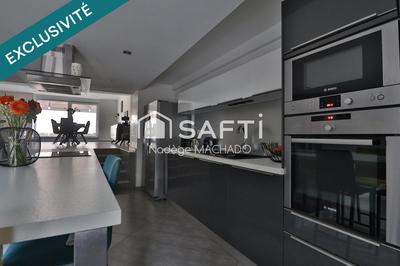 Maison - 219 m² - 9 pièces