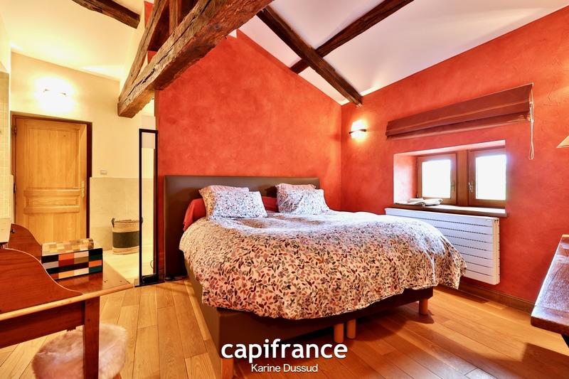 Maison - 220 m² - 7 pièces