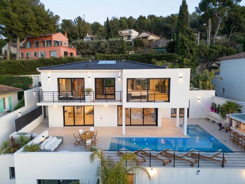 Maison - 250 m² - 7 pièces