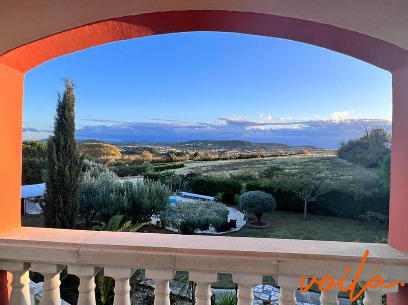 Maison - 220 m² - 6 pièces