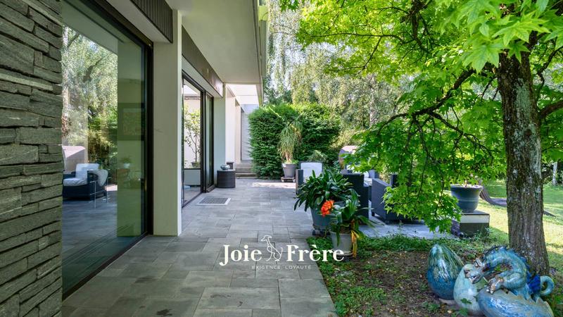 Maison ancienne - 366 m² - 7 pièces