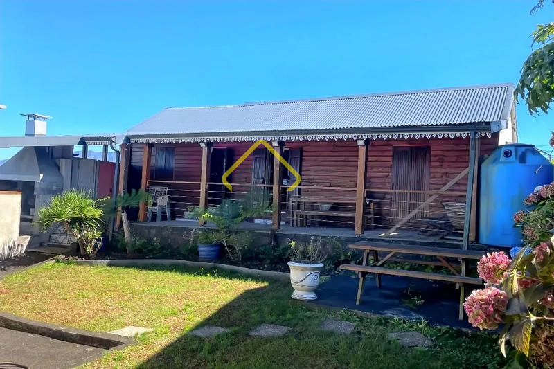 Maison - 95 m² - 5 pièces