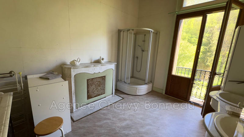 Maison - 238 m² - 9 pièces