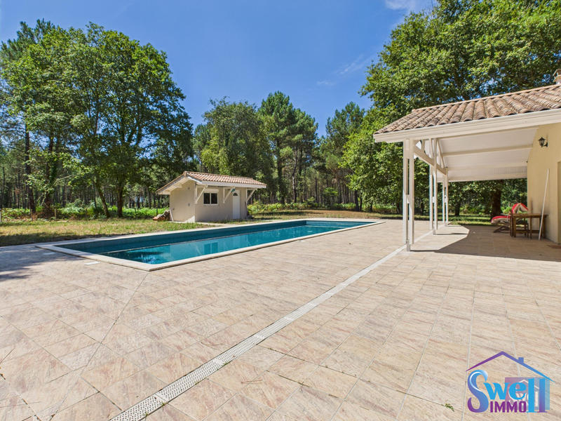 Maison contemporaine - 272 m² - 9 pièces