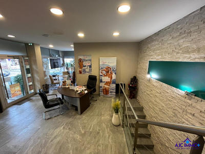 Local commercial - 88 m² - 6 pièces