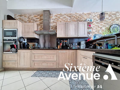 Maison - 99 m² - 4 pièces