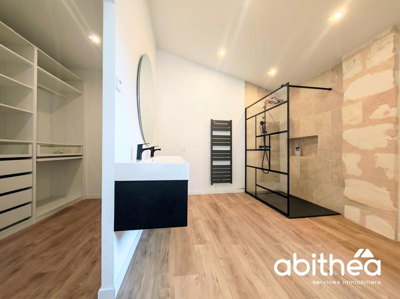 Maison - 250 m² - 6 pièces