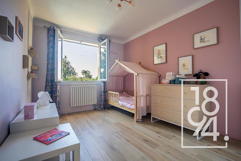 Maison - 300 m² - 6 pièces