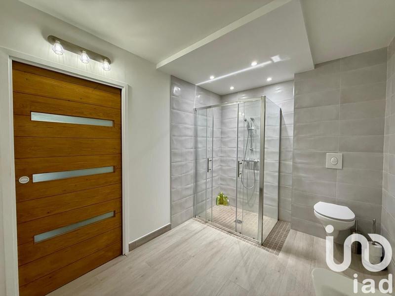 Maison - 210 m² - 11 pièces