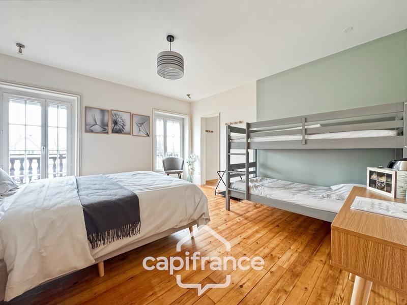 Maison - 299 m² - 11 pièces