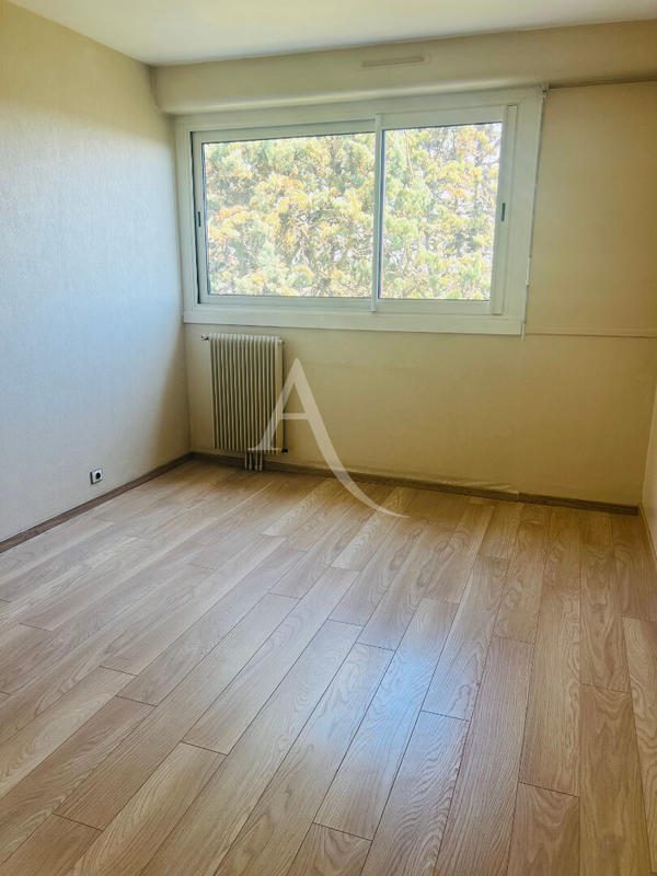 Appartement - 100 m² - 5 pièces