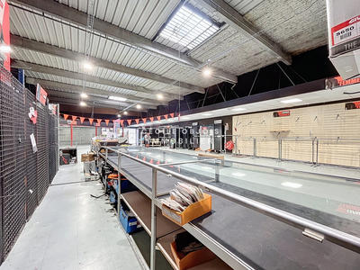 Local commercial - 679 m²
