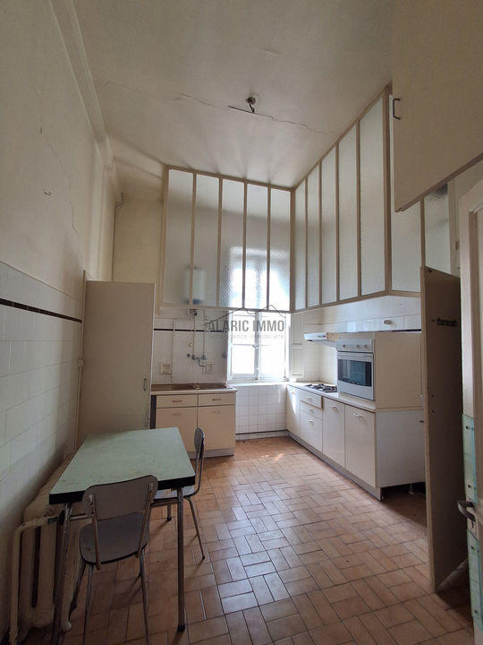 Maison - 950 m² - 42 pièces