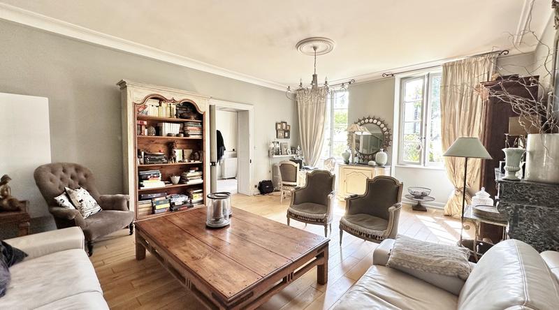 Maison bourgeoise - 330 m² - 9 pièces