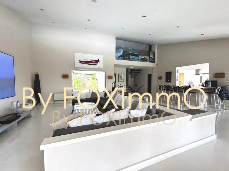 Maison - 346 m² - 7 pièces