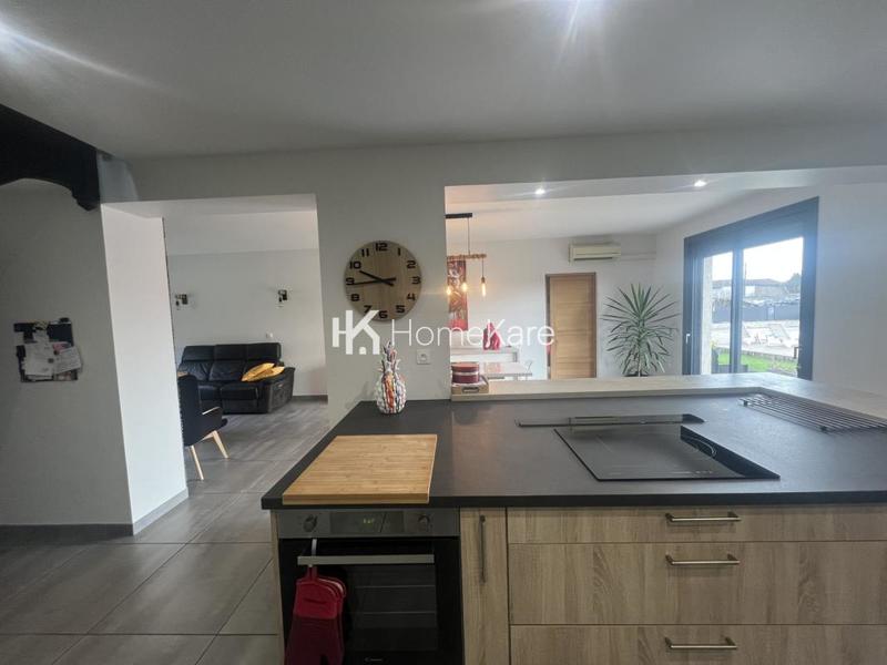 Maison - 280 m² - 9 pièces