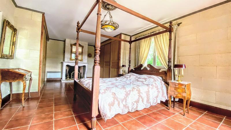 Propriété - 350 m² - 9 pièces